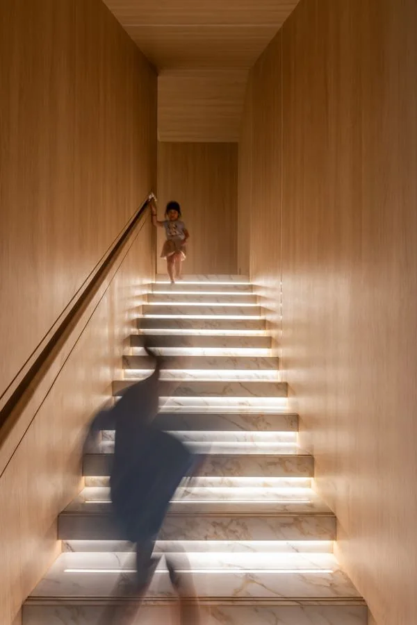 Staircase wall finishes · Sonata Cherry